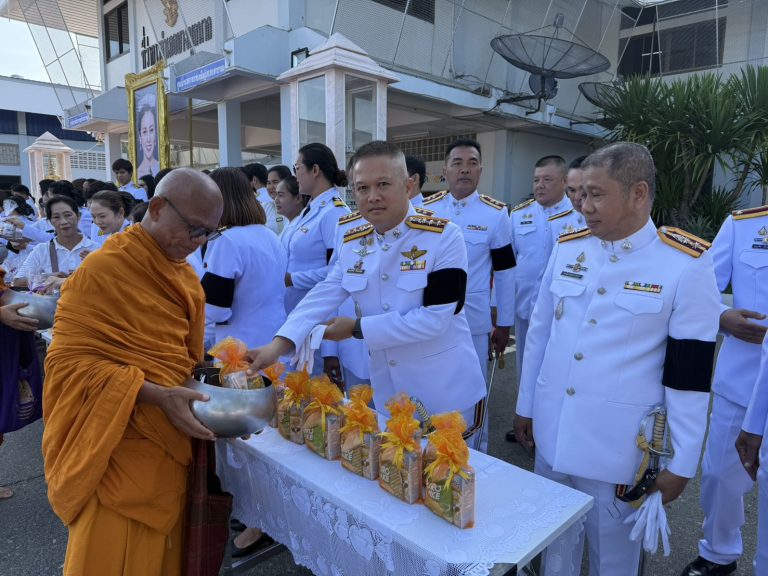 ข้าราชการตำรวจ สภ.บางมูลนาก เข้าร่วมพิธีเฉลิมพระเกียรติฯ 3 มิถุนายน 2569